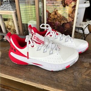 Ladies Under Armor Sz 7 Brand New Wide at toes…perfect for playing Basketball